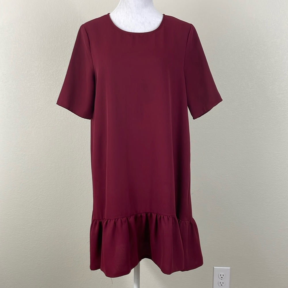 Gibson + Latimer Maroon‎ mini slip dress with ruffle bottom size small